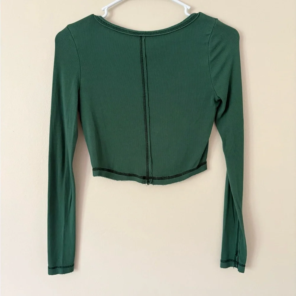 Urban Outfitters Sweet Dreams Long Sleeve Cropped Tee in Holly Green Size Small - Picture 6 of 6